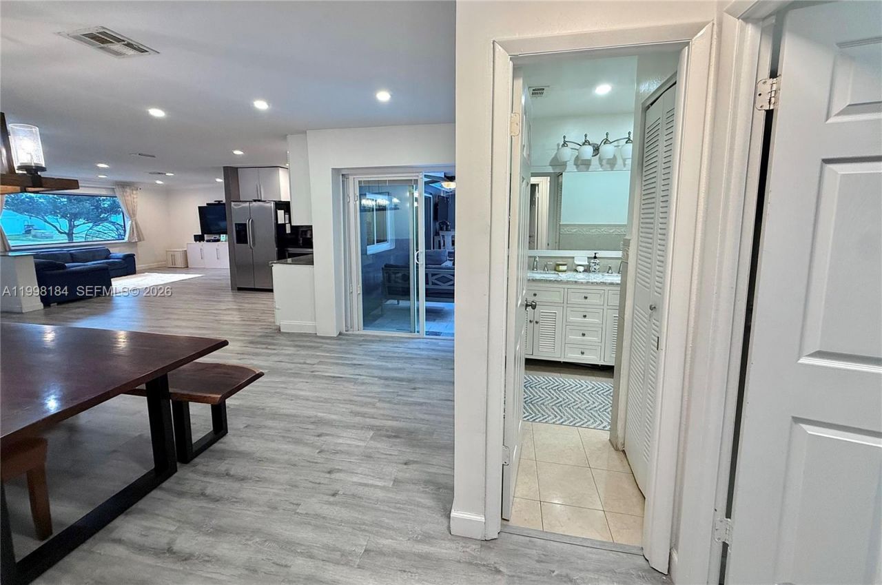 8404 SW 26th St, Davie, FL 33324 Photo