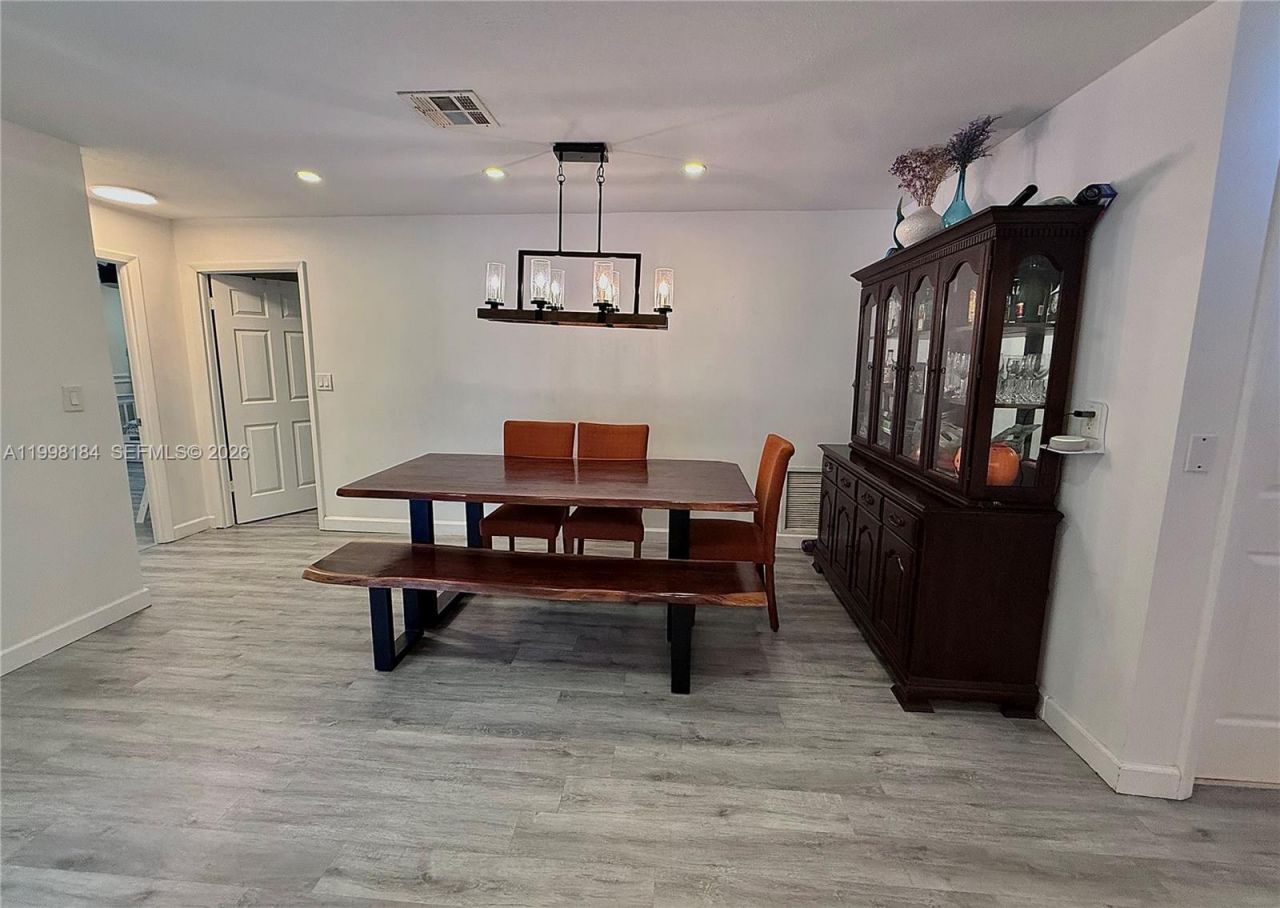 8404 SW 26th St, Davie, FL 33324 Photo