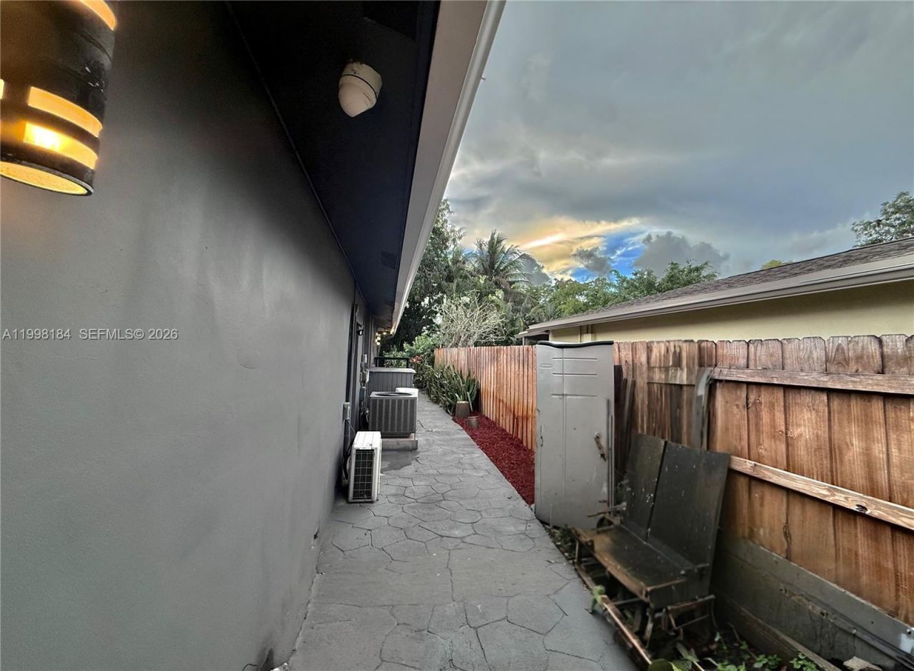 8404 SW 26th St, Davie, FL 33324 Photo