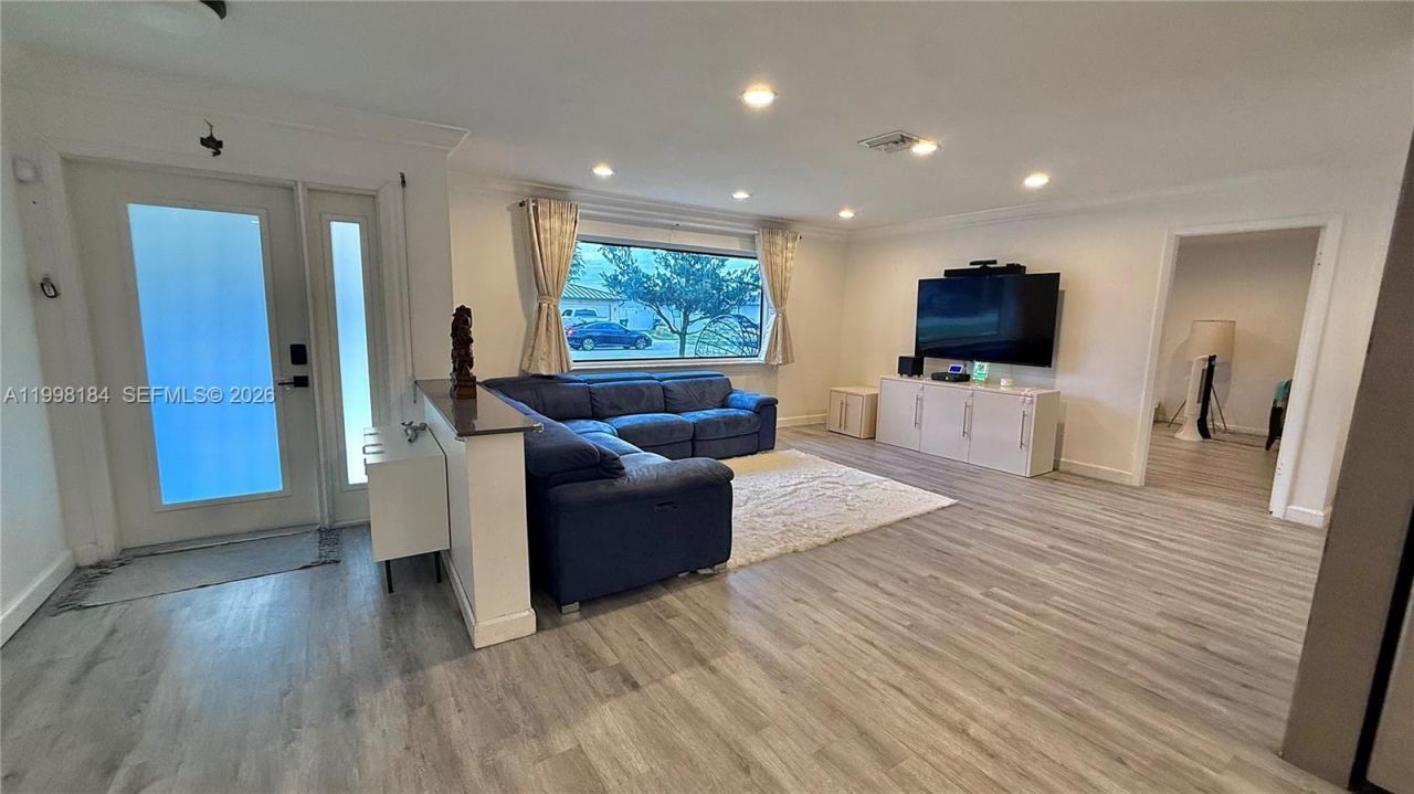 8404 SW 26th St, Davie, FL 33324 Photo