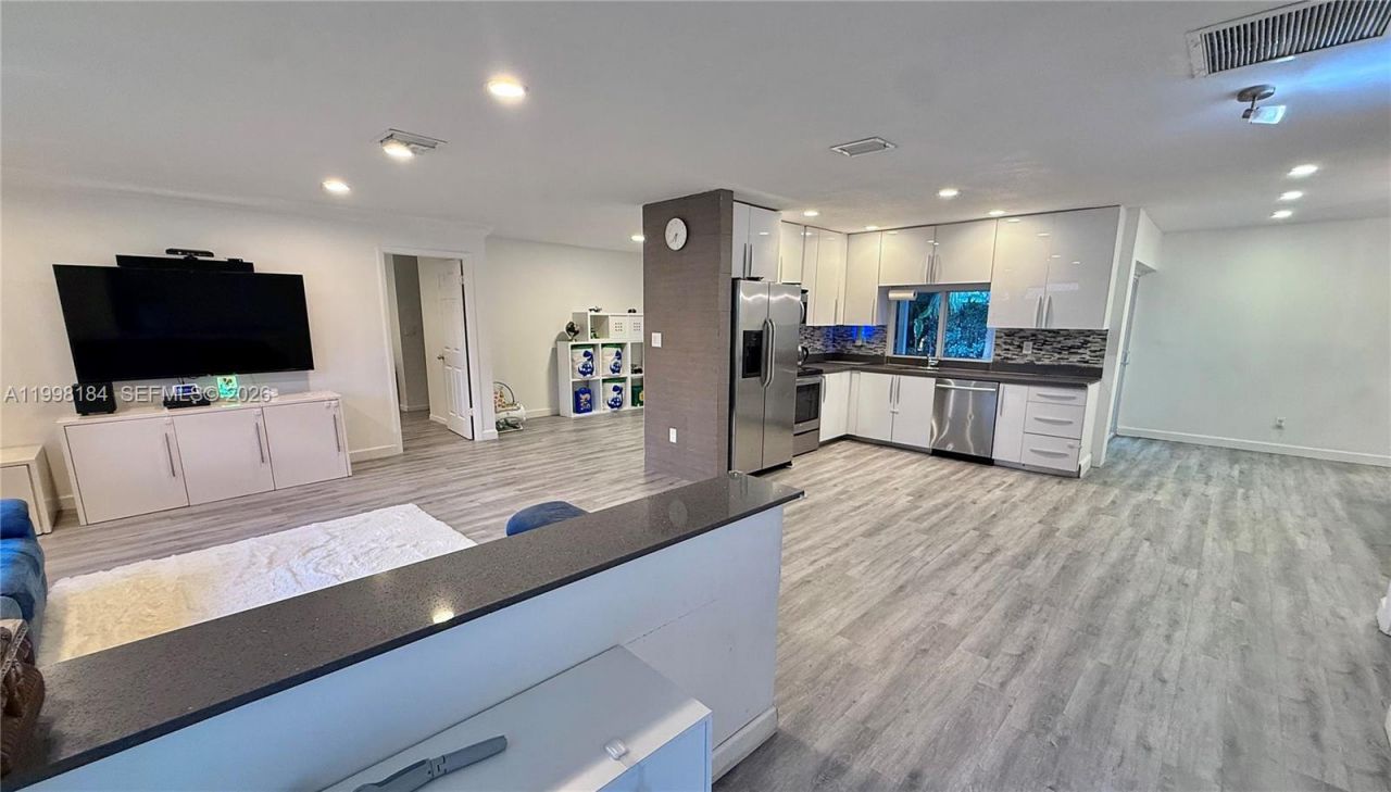 8404 SW 26th St, Davie, FL 33324 Photo