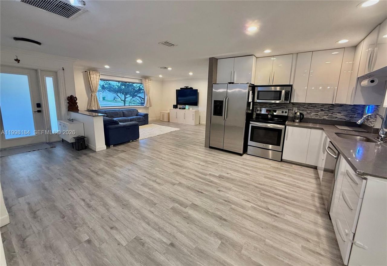 8404 SW 26th St, Davie, FL 33324 Photo