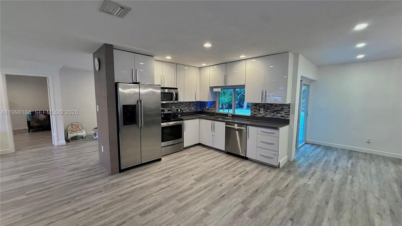 8404 SW 26th St, Davie, FL 33324 Photo