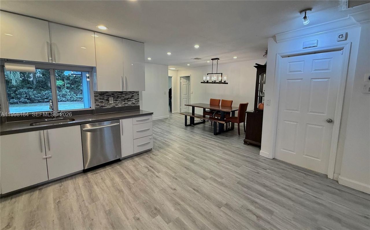 8404 SW 26th St, Davie, FL 33324 Photo