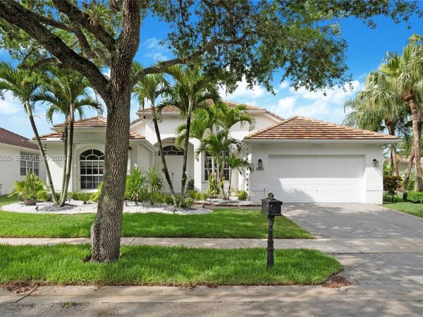 3085 Lakewood Cir , Weston, FL 33332