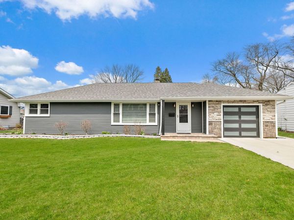 639 Braeburn Road , East Dundee, IL 60118