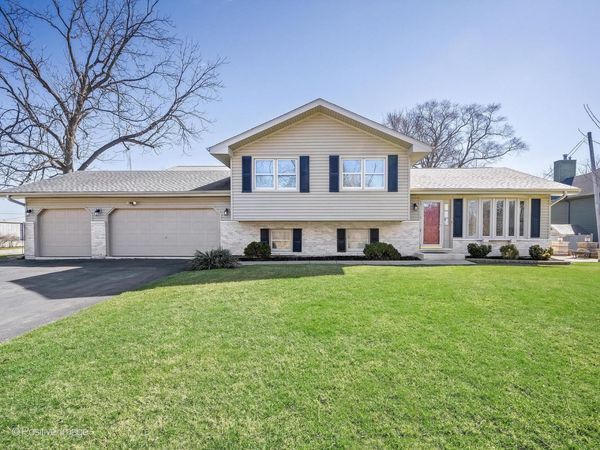 27W015 Manchester Road , Winfield, IL 60190