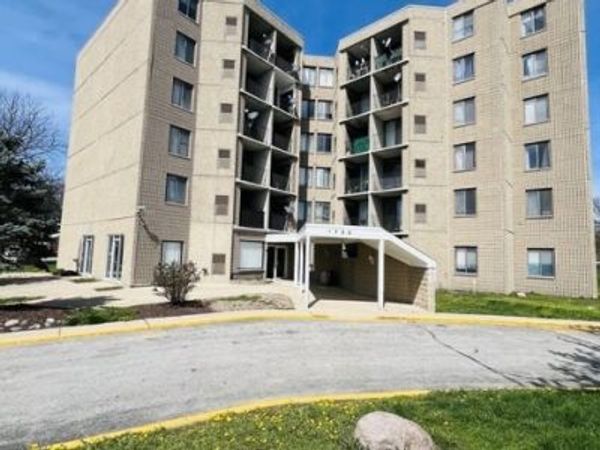 1750 N Marywood Avenue, Unit 216, Aurora, IL 60505