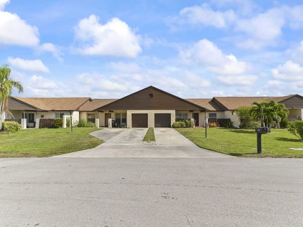 8495 Lake Point Court, Lake Worth, FL 33467