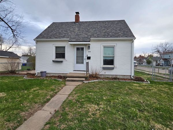 359 15th Avenue SW, Cedar Rapids, IA 52404