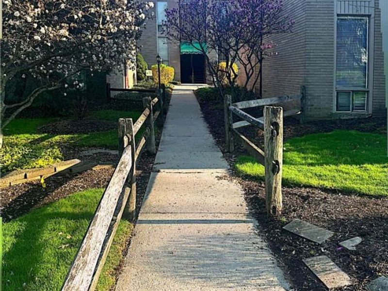 6680 Chaffee Court, Unit 2-0, Brecksville, OH 44141 Photo 2