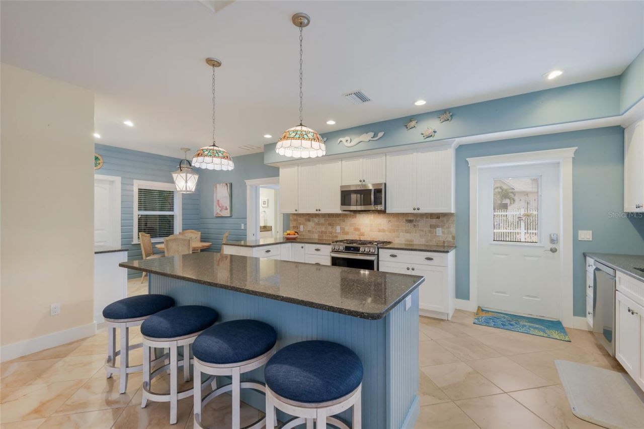 5701 Carissa Street, Holmes Beach, FL 34217 Photo