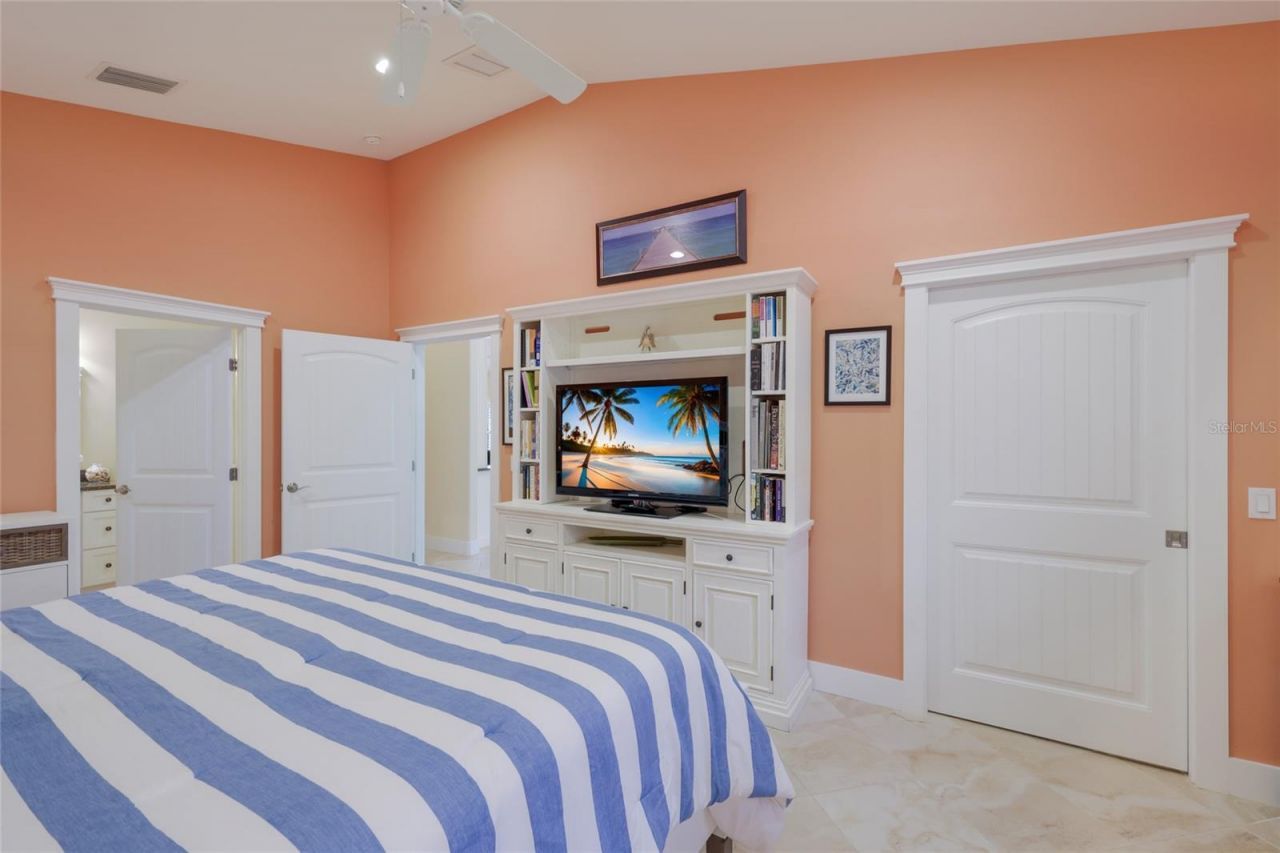 5701 Carissa Street, Holmes Beach, FL 34217 Photo