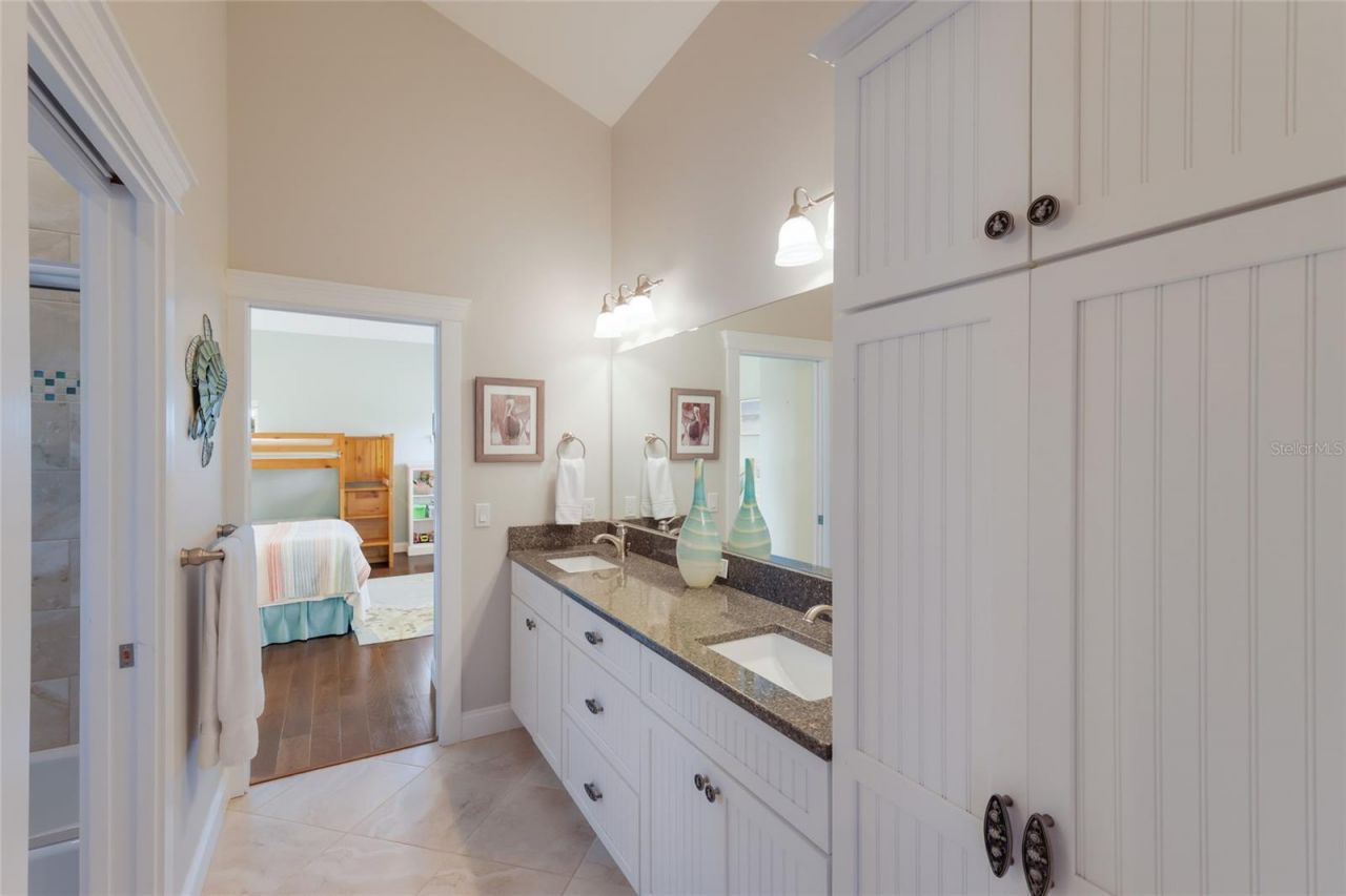 5701 Carissa Street, Holmes Beach, FL 34217 Photo