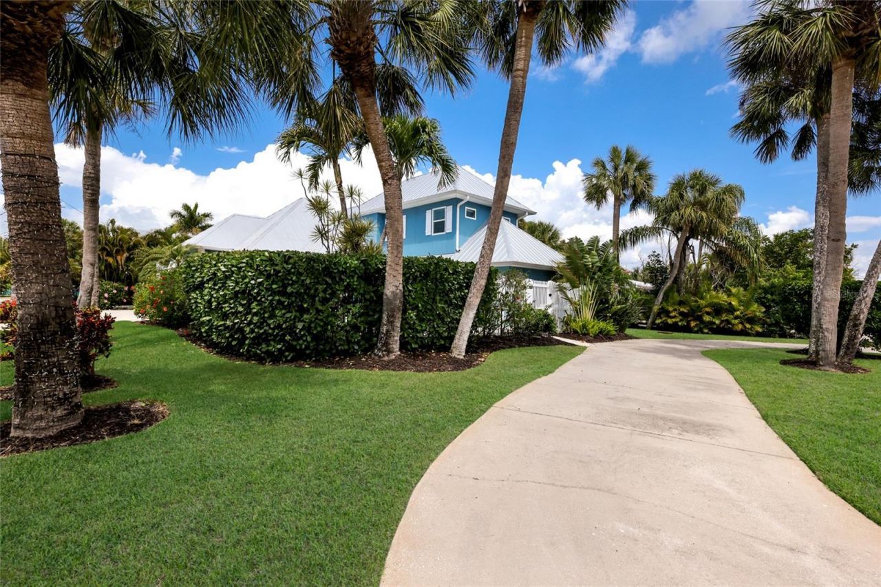 5701 Carissa Street, Holmes Beach, FL 34217 Photo