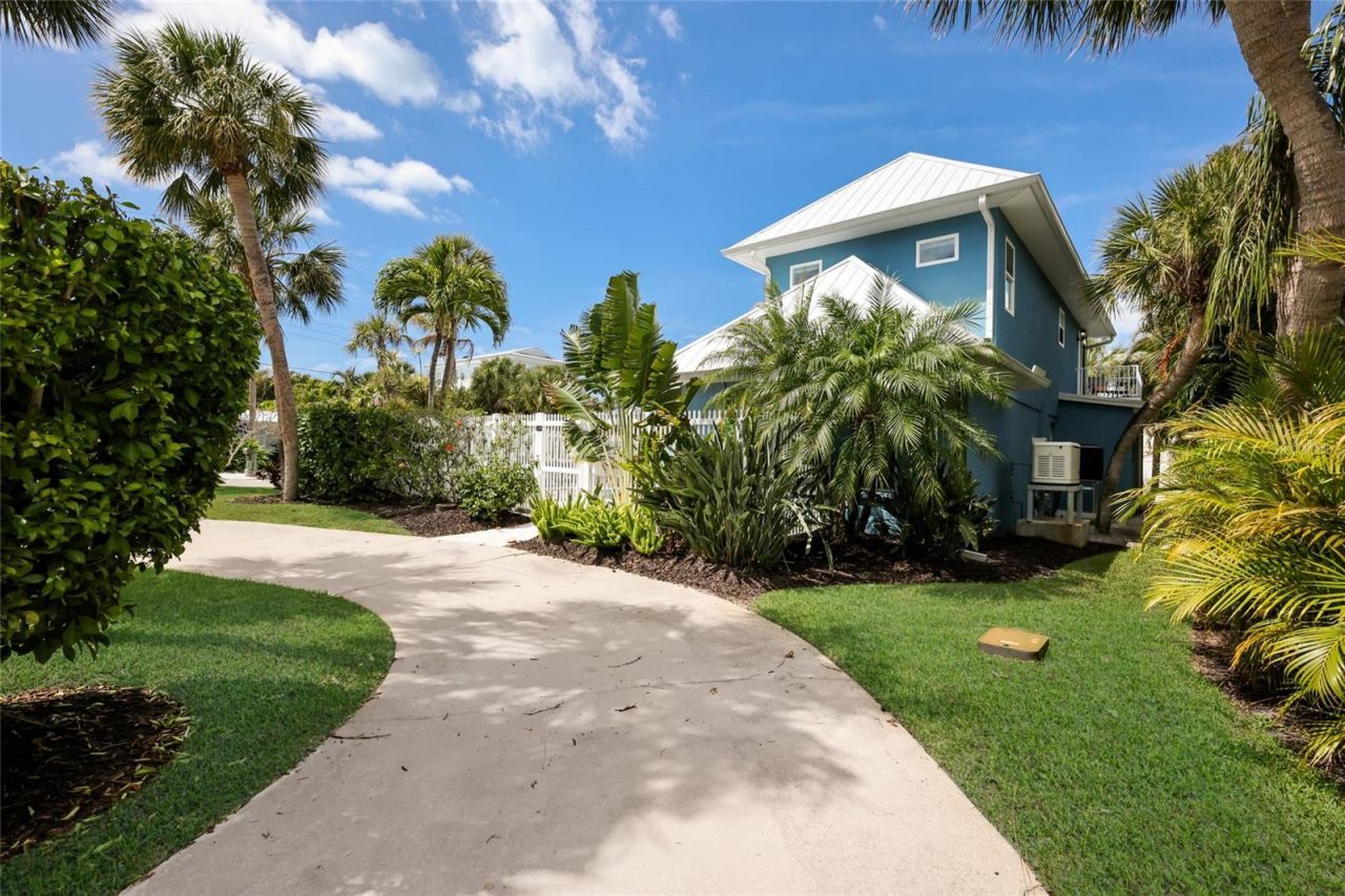 5701 Carissa Street, Holmes Beach, FL 34217 Photo