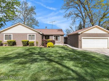 8570 Riverside Drive , Green Oak Twp, MI 48116