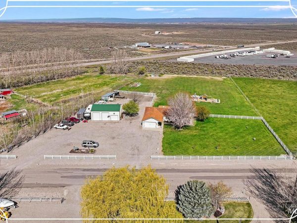 26 E Huyser Dr, Shoshone, ID 83352