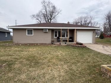 300 6th Street W, Hector, MN 55342