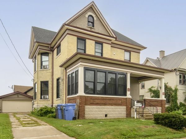 406 S 3rd St, Watertown, WI 53094