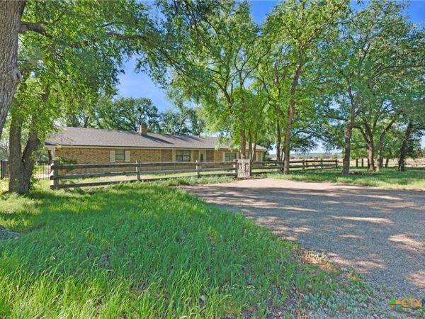 1830 Fm 221 , Hamilton, TX 76531