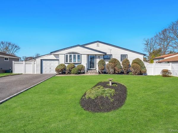 18 W 14th St , Deer Park, NY 11729