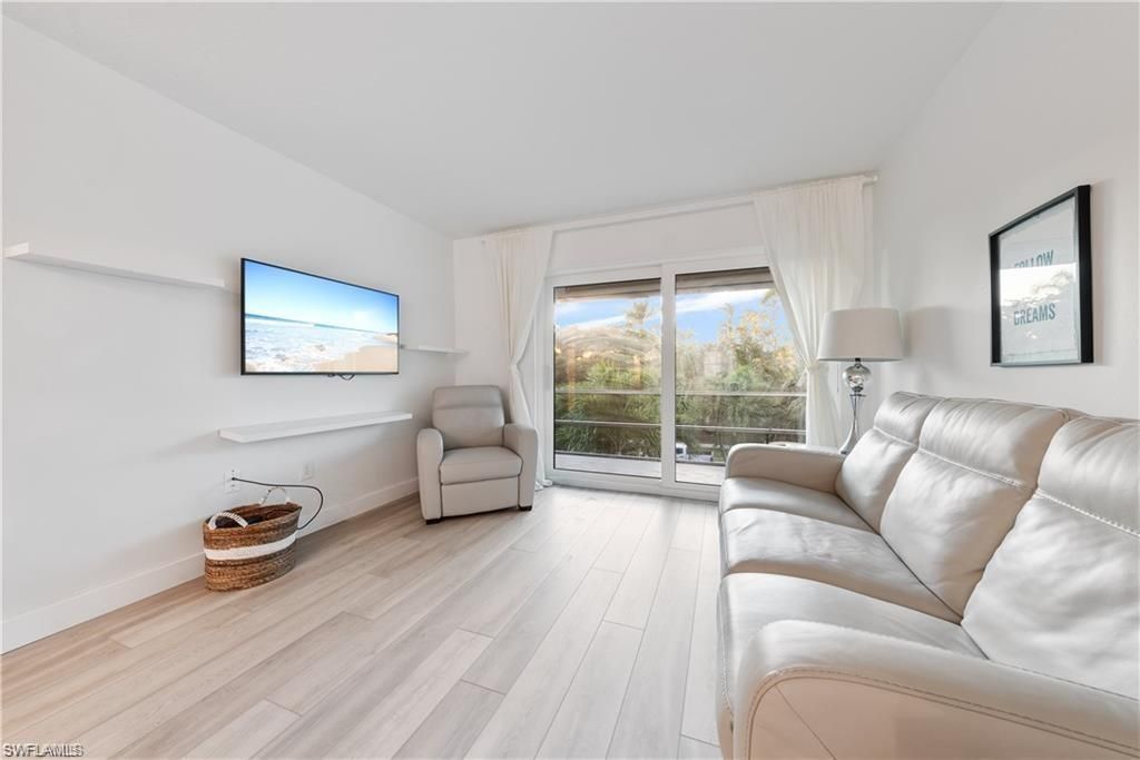 72 7th St S, Unit 310, Naples, FL 34102 Photo