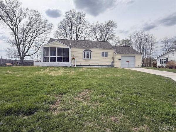 3911 Cheyenne Avenue , Hannibal, MO 63401