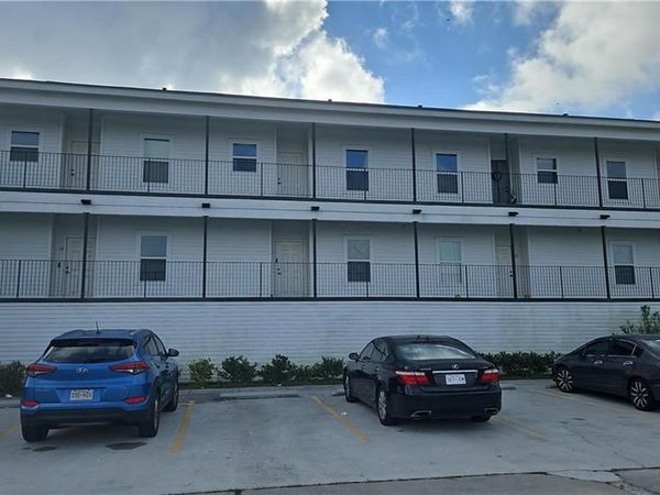 4504 PONTCHARTRAIN Drive, New Orleans, LA 70112