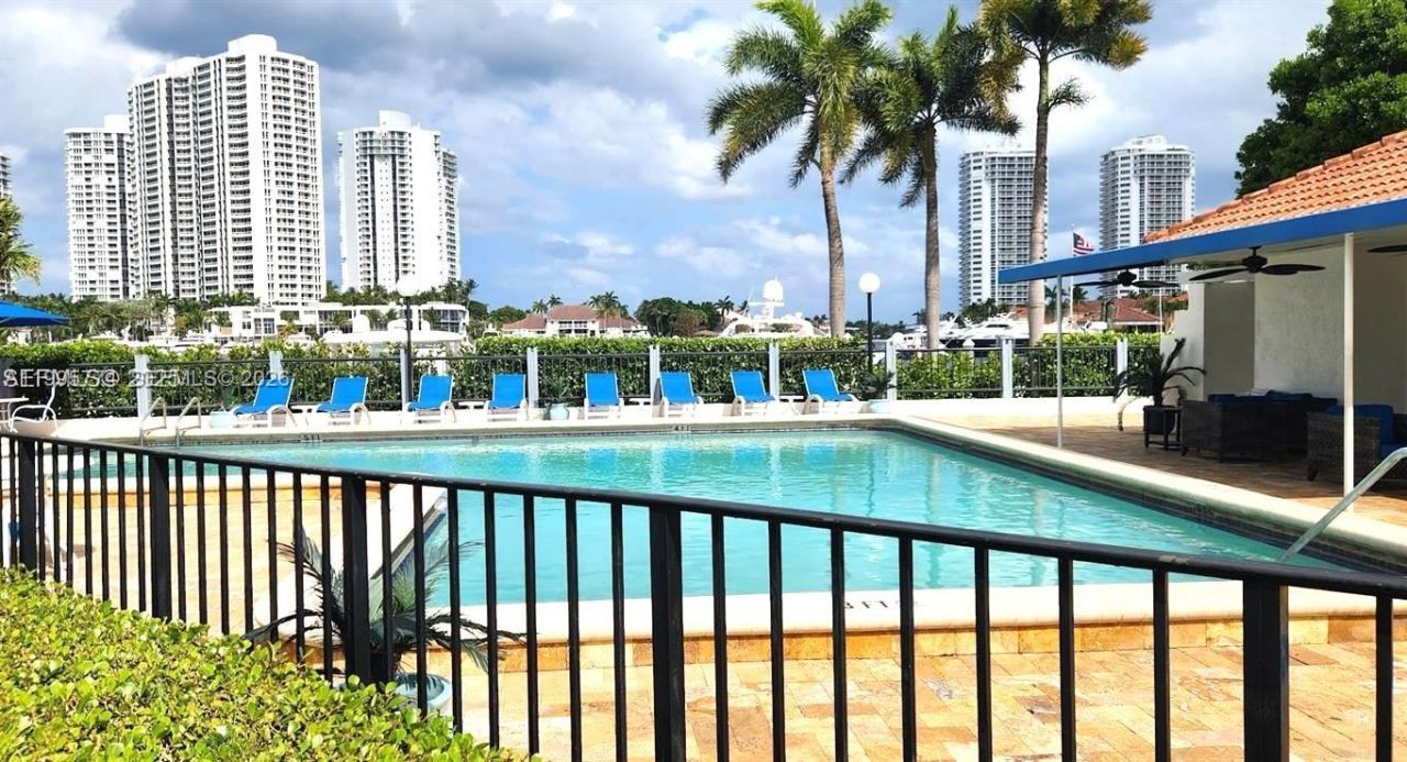 3545 Magellan Cir, Unit 352-5, Aventura, FL 33180 Photo