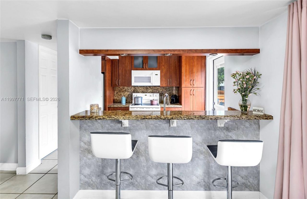 7130 Fairway Dr, Unit L26, Miami Lakes, FL 33014 Photo