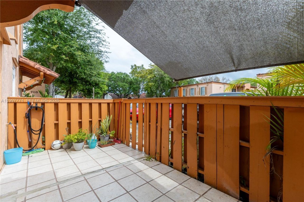 7130 Fairway Dr, Unit L26, Miami Lakes, FL 33014 Photo