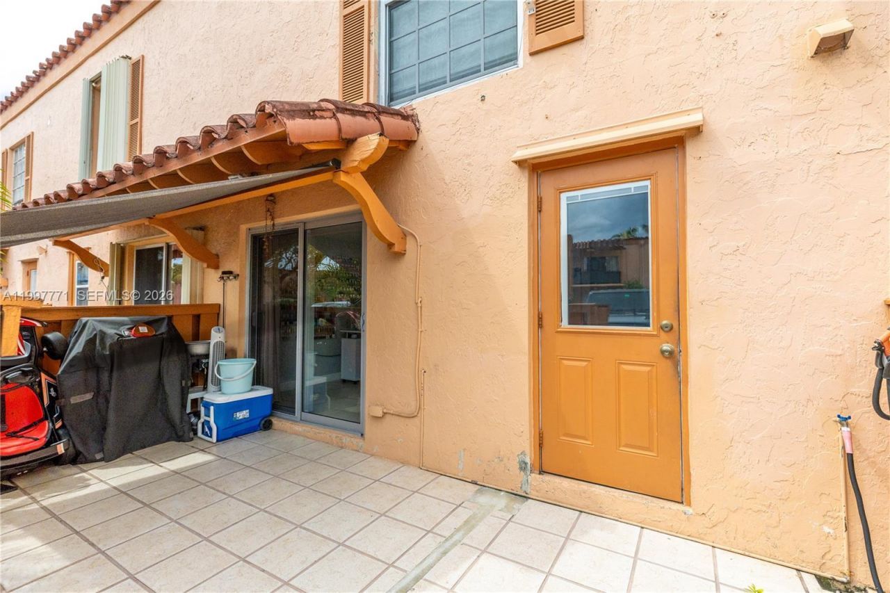 7130 Fairway Dr, Unit L26, Miami Lakes, FL 33014 Photo