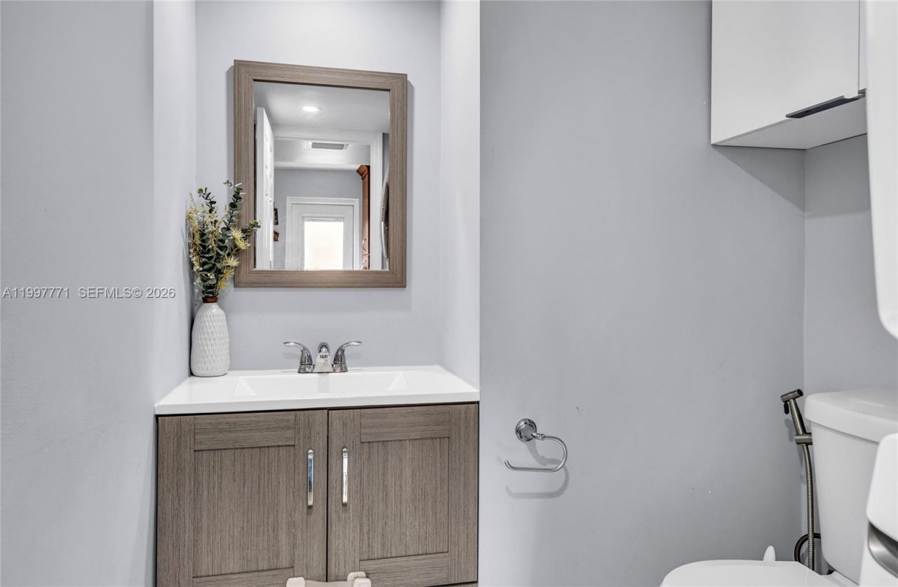 7130 Fairway Dr, Unit L26, Miami Lakes, FL 33014 Photo