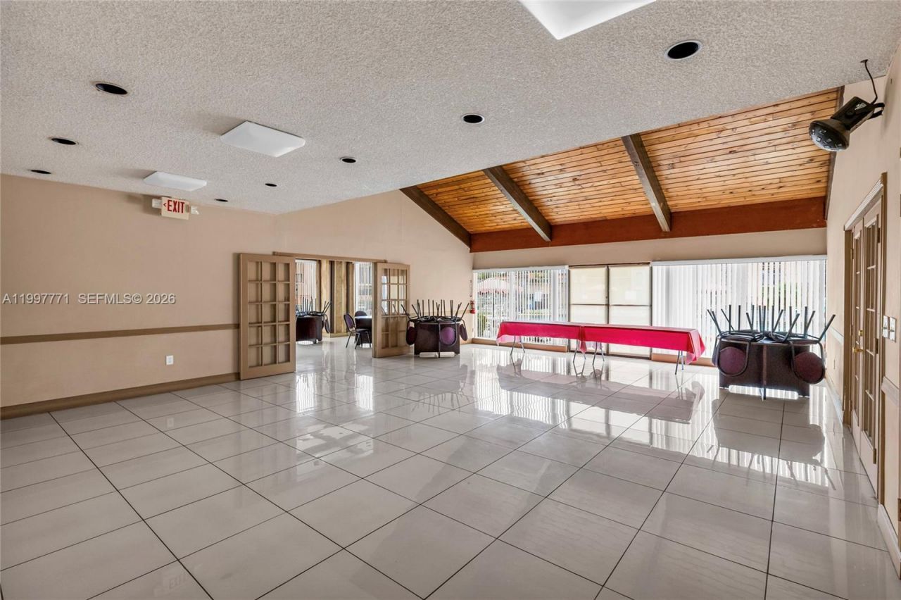 7130 Fairway Dr, Unit L26, Miami Lakes, FL 33014 Photo