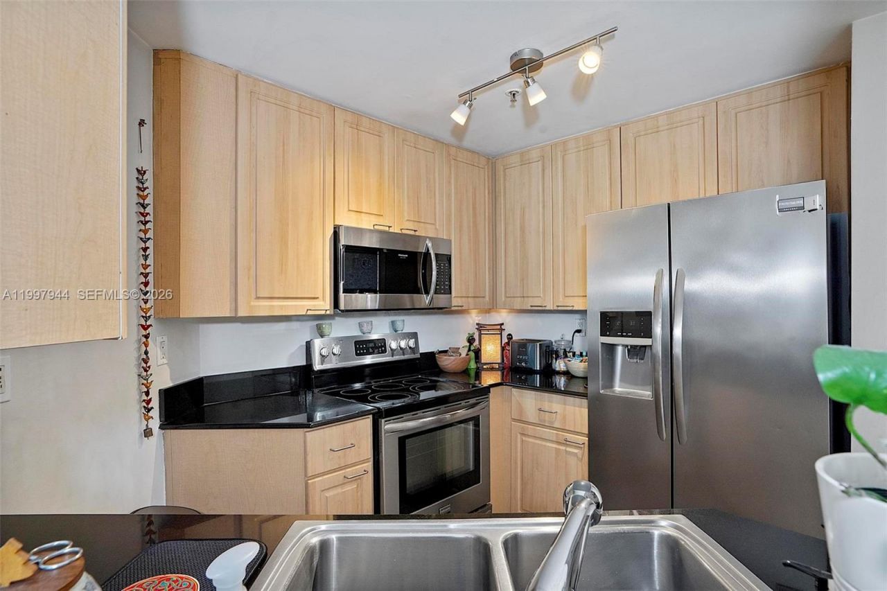 1 Century Ln, Unit 303, Miami Beach, FL 33139 Photo