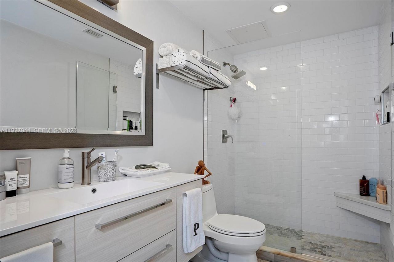 1 Century Ln, Unit 303, Miami Beach, FL 33139 Photo