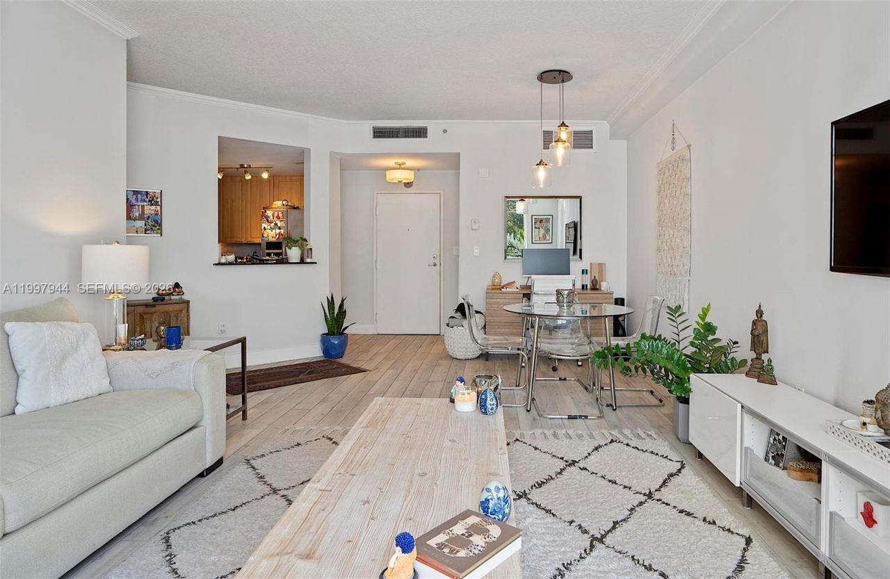 1 Century Ln, Unit 303, Miami Beach, FL 33139 Photo