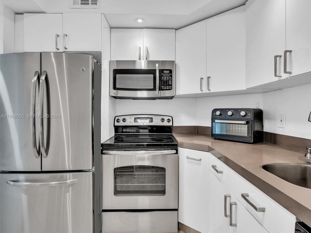 500 Bayview Dr, Unit 1132, Sunny Isles Beach, FL 33160 Photo