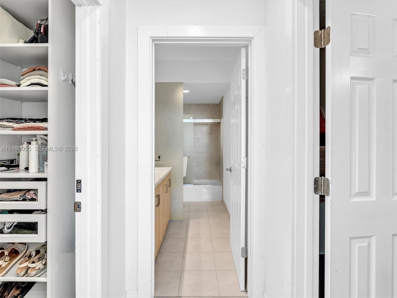 500 Bayview Dr, Unit 1132, Sunny Isles Beach, FL 33160 Photo