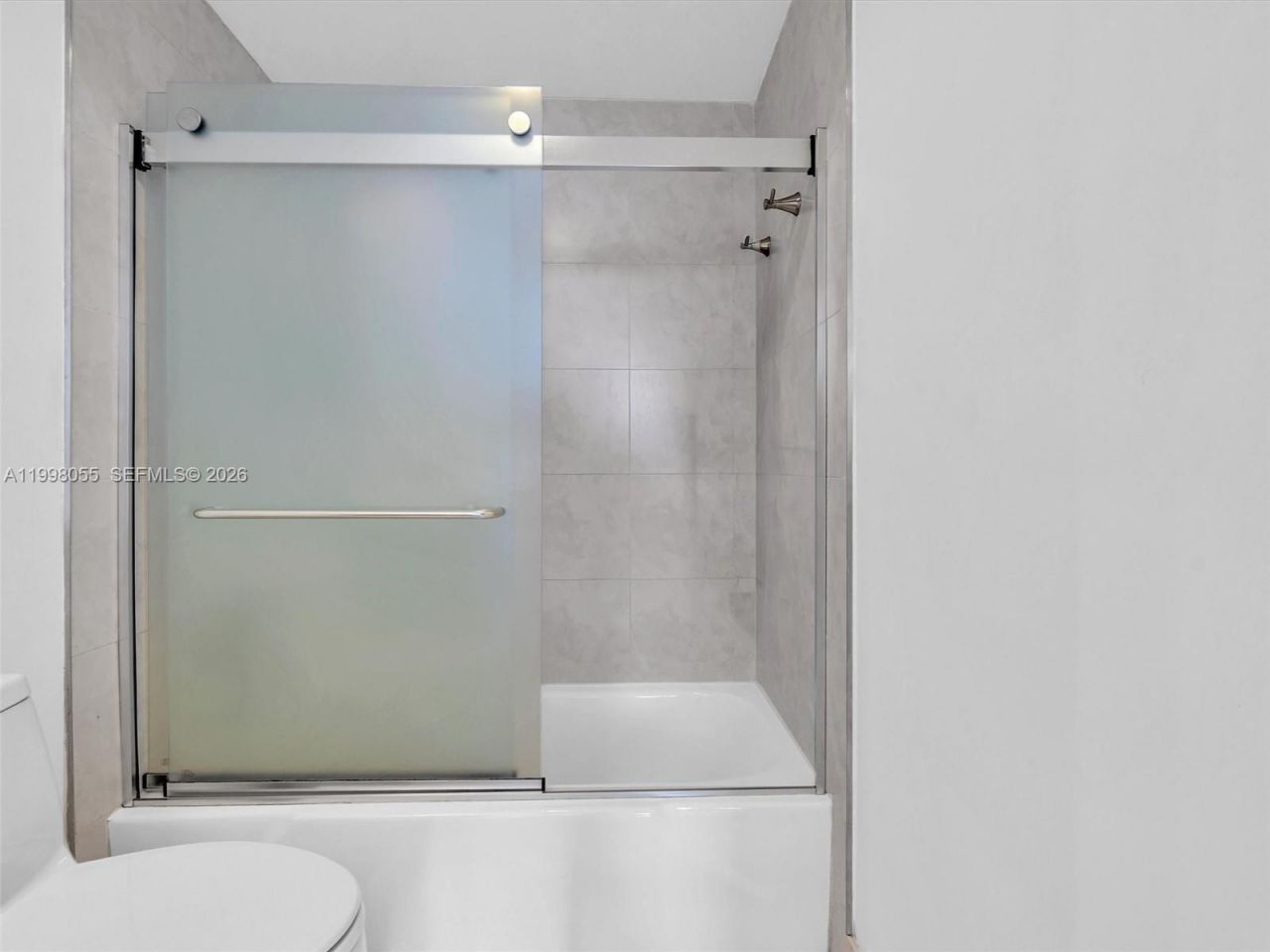 500 Bayview Dr, Unit 1132, Sunny Isles Beach, FL 33160 Photo