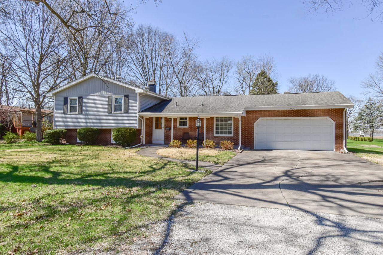 1507 S Oak Street , Pontiac, IL 61764 Main Photo