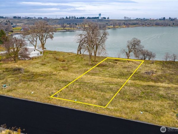 11 Valley Road NE, Unit 11, Moses Lake, WA 98837