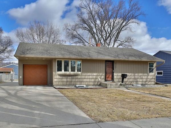 2301 9th Street N, Fargo, ND 58102
