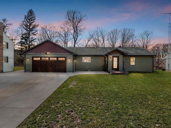 4726 HESSEL COURT, Manitowoc, WI 54220