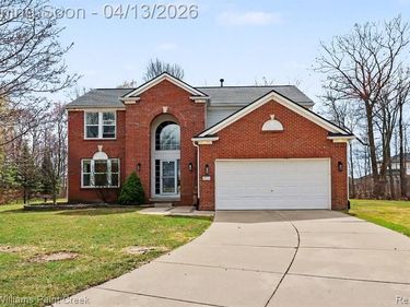 18124 Bayside Drive, Macomb Twp, MI 48042