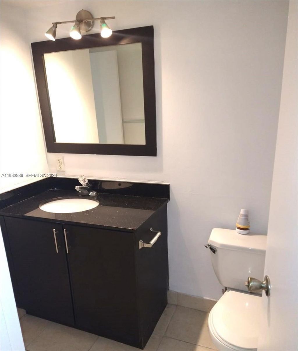 488 NW 165 St Rd, Unit B-310, Miami, FL 33169 Photo