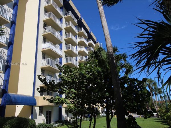 4550 NW 9th St, Unit 811E, Miami, FL 33126