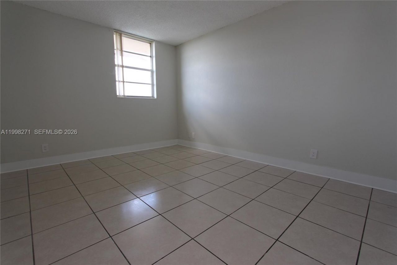 4550 NW 9th St, Unit 811E, Miami, FL 33126 Photo
