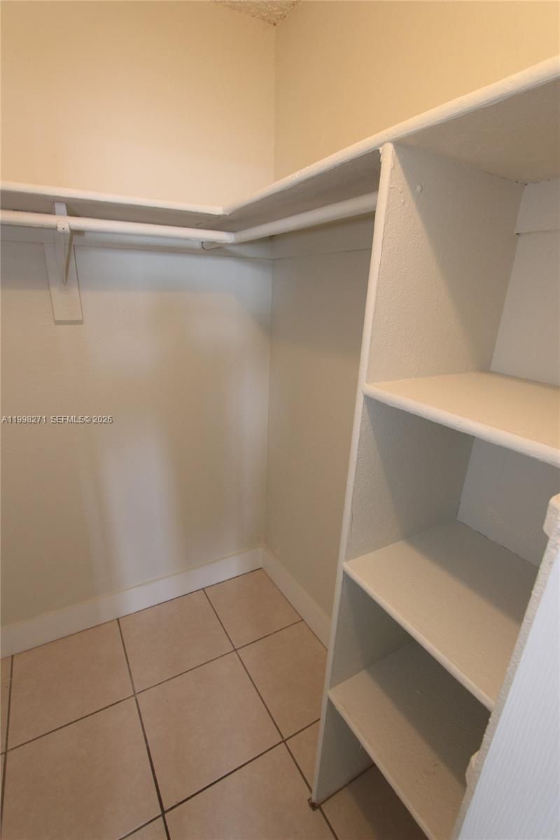 4550 NW 9th St, Unit 811E, Miami, FL 33126 Photo